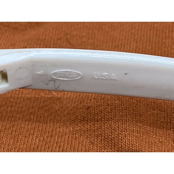 VINTAGE 1950s FG FOSTER GRANT SUNGLASSES WHITE RETRO ACCENTS OVER EYES BEAUTIFUL - Picture 5 of 8